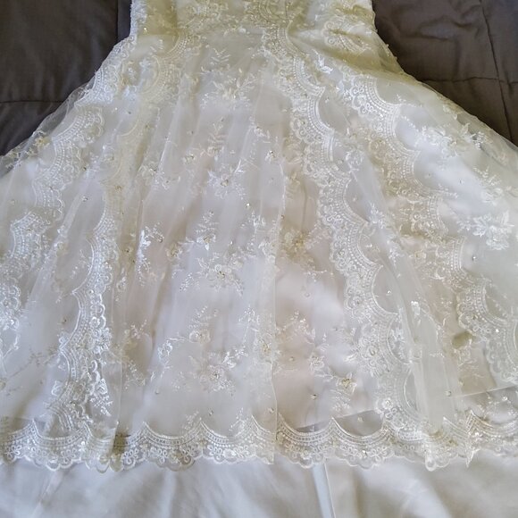 Mermaid Sweetheart Lace Wedding Dress - Picture 6 of 16